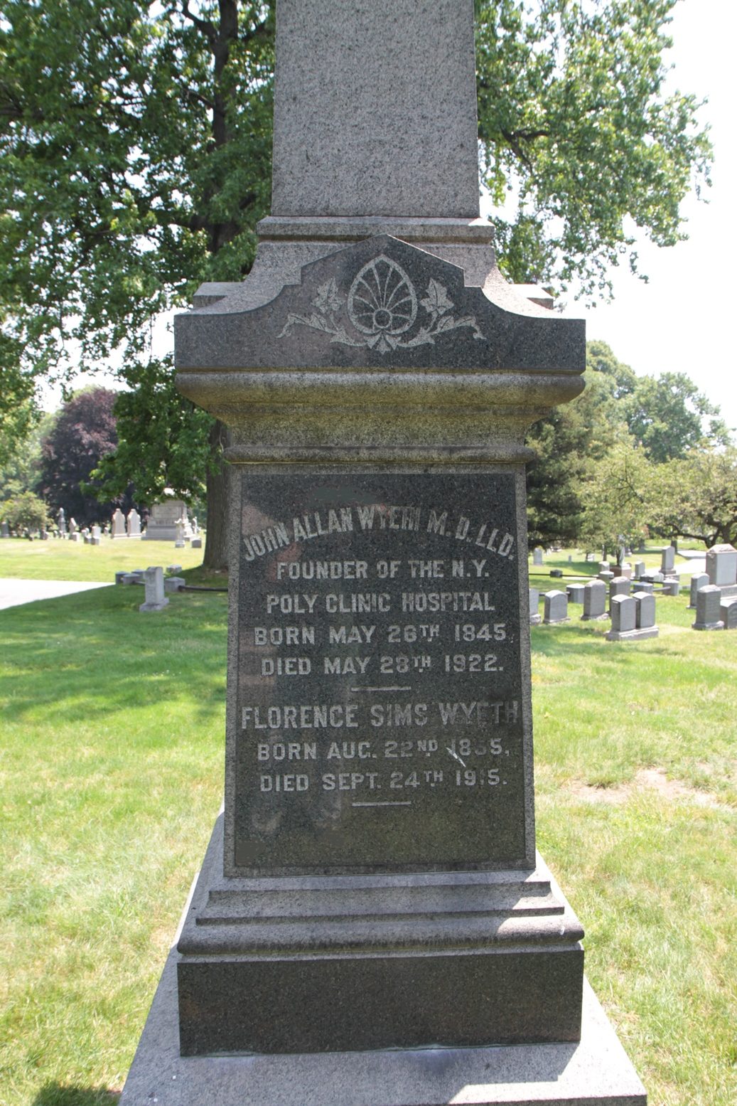 J Marion Sims' tomb, The Green-Wood Ceemetery, Brooklyn NY - 05.JPG